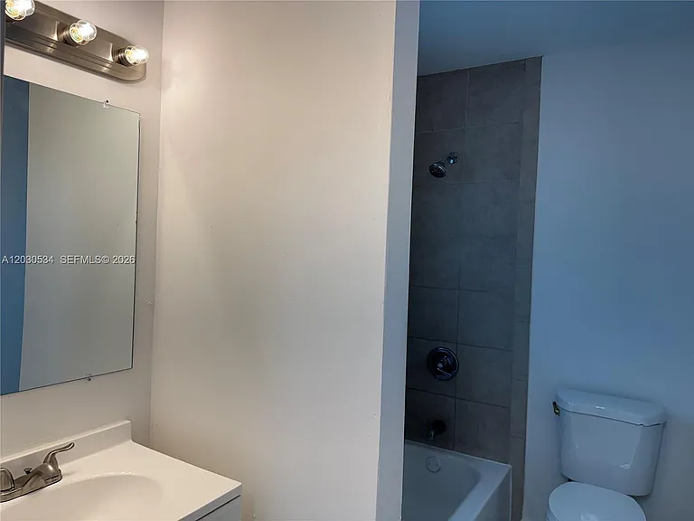 1200 NW 9th St #A — Photo 5