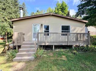 9485 Stone Ledge Lake Dr, Cadillac, MI 49601