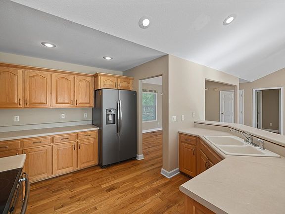 5th image of 539 E Deer Creek Dr