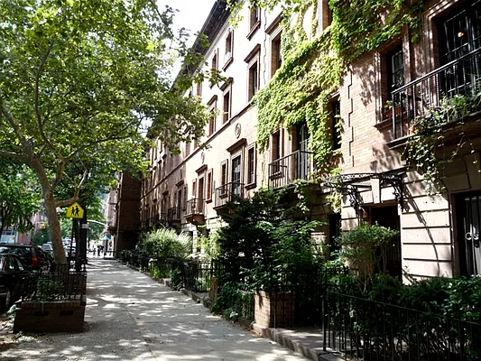 Rented by Perry Associates NYC Inc | media 10