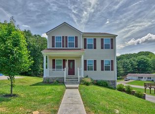 360 Robin Hood Dr, Christiansburg, VA 24073