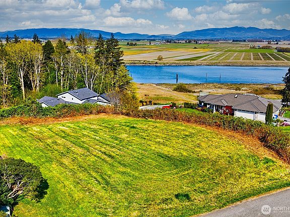 2nd image of 8 Sahalie Road
