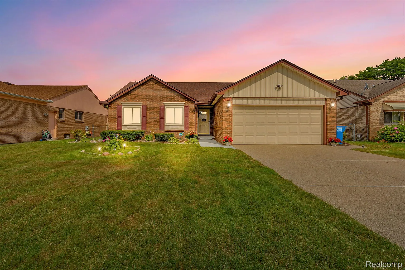 28400 Saint Louise Dr photo 1