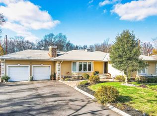 121 Main St, Helmetta, NJ 08828