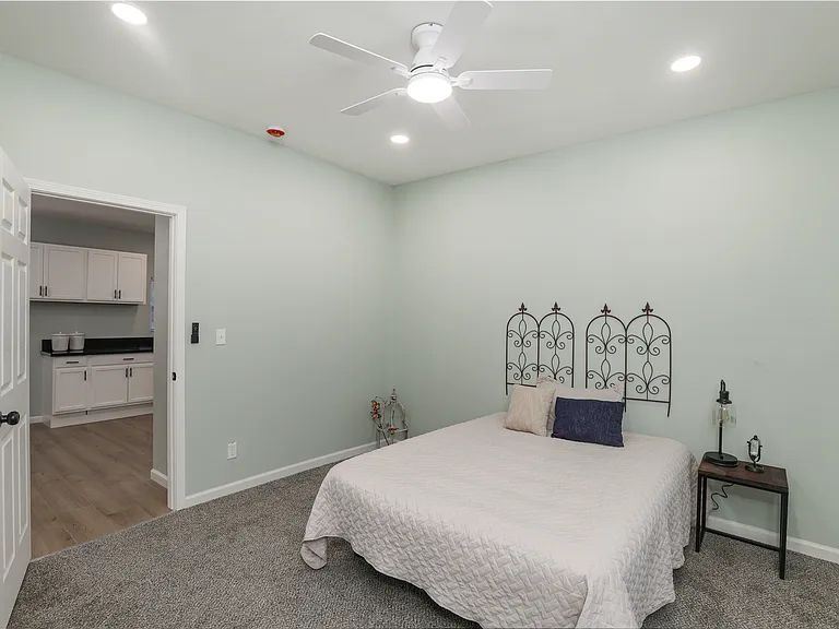401 N Madison Ave — Photo 33