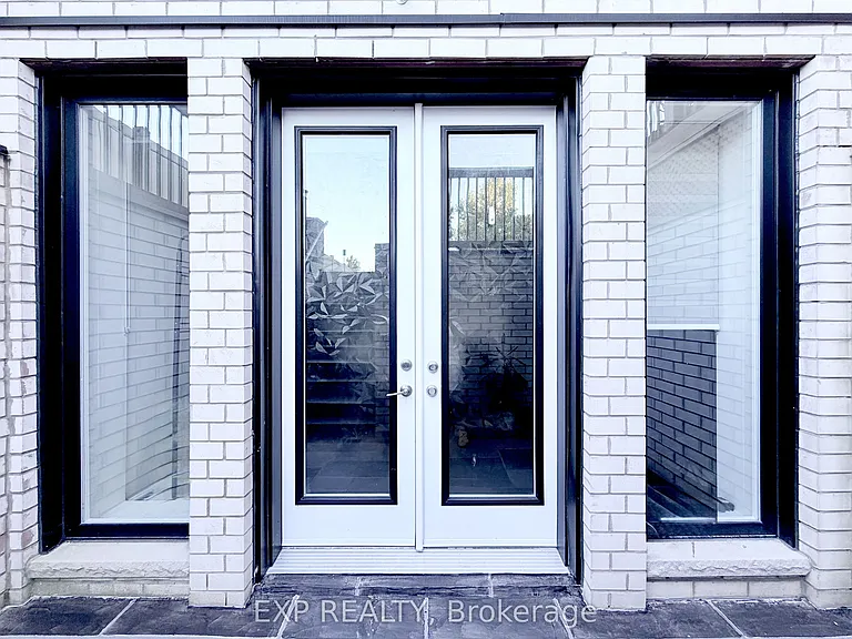 1606 Sandhurst Cres — Photo 9