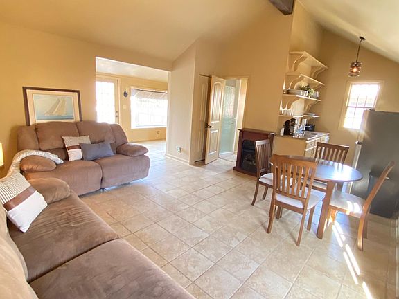 LIVING ROOM OF BLG A