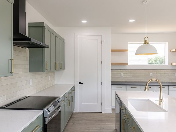 5th image of 216 Meredith Ave