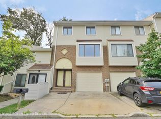6 Ivy Ct, Staten Island, NY 10309