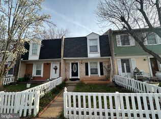 8282 White Pine Dr, Manassas Park, VA 20111
