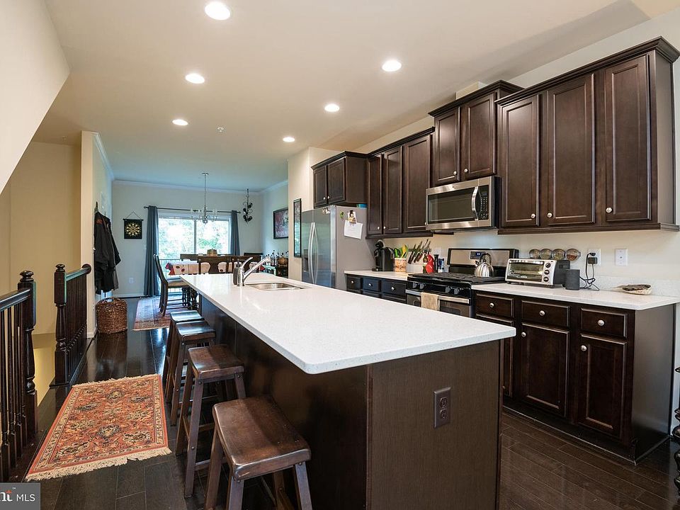 1st image of 8153 Hollow Ct
