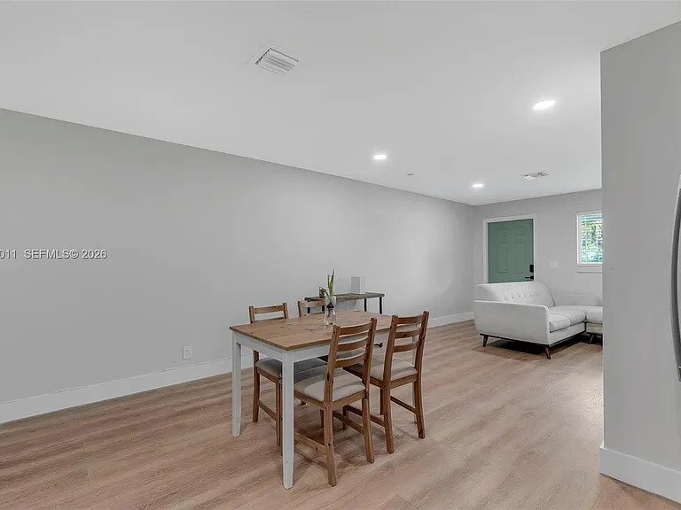 700 NW 18th St #1-2 — Photo 10