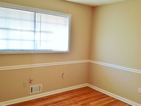 5th image of 1280 Lark Ln NE