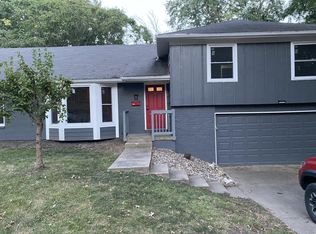 7217 Booth St, Prairie Village, KS 66208