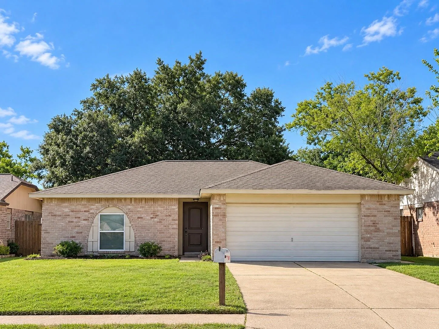 3 bed, 2.0 bath, 1337 sqft, $1,800 — Photo 1