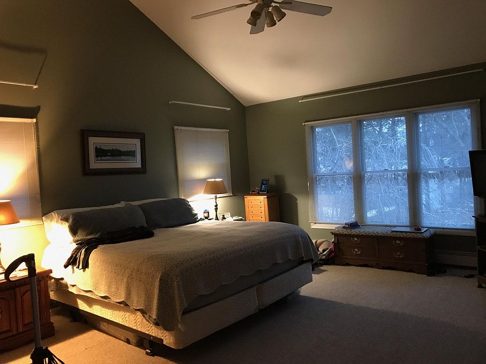 King Size Bedroom with Huge Walk In Closet