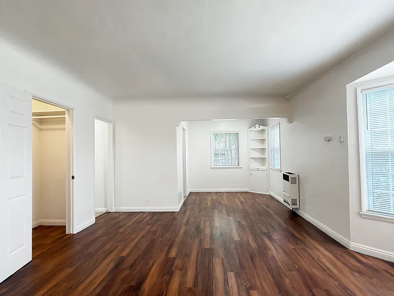 2021 Pine Ave #1 — Photo 2