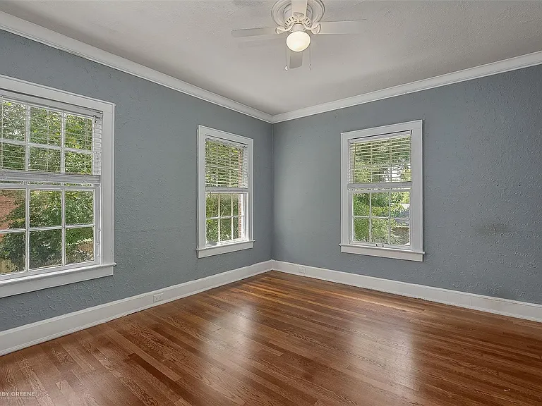1212 E Kings Hwy — Photo 23
