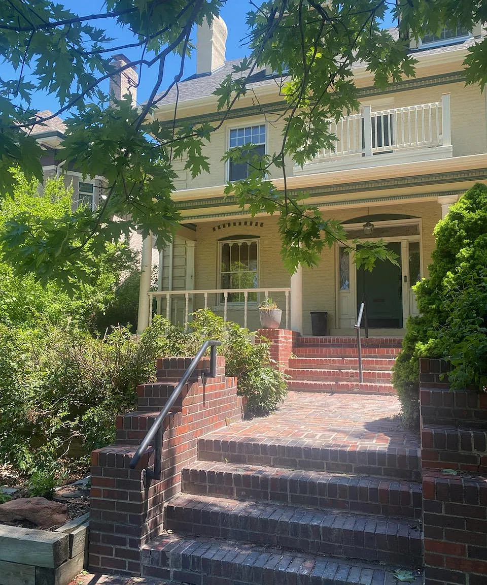 2 bed, 800 sqft, $2,150 — Photo 1