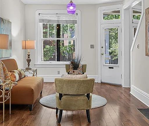 5th image of 1731 Nicholson Pl