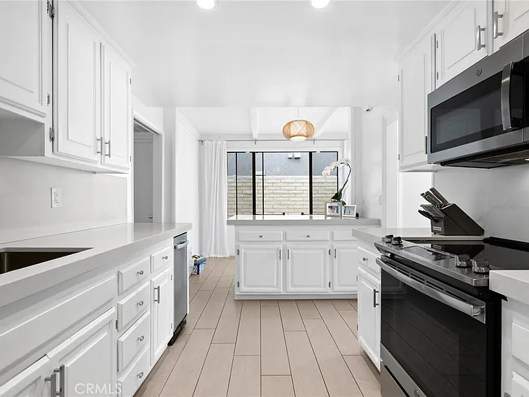 1202 E Balboa Blvd — Photo 12