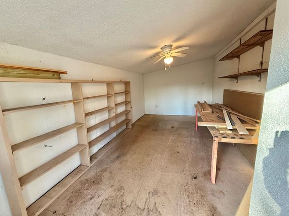 110 Oakleaf Cir, Hemphill, TX 75948