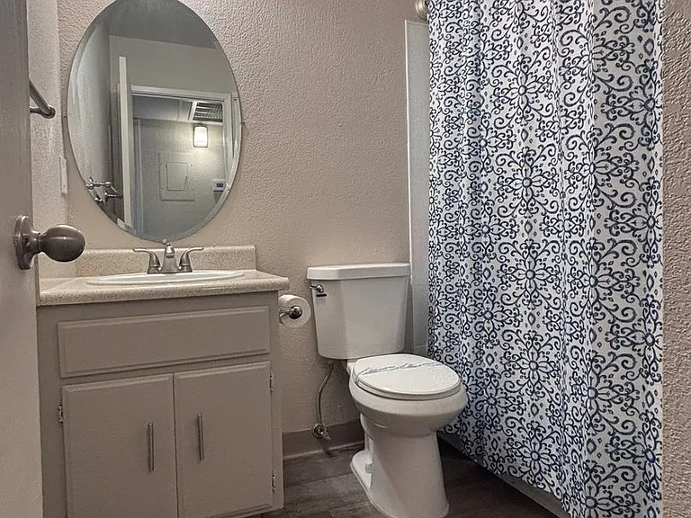 Olive Glen — Photo 17