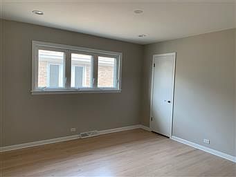 2nd image of 4844 N Greenwood Ave