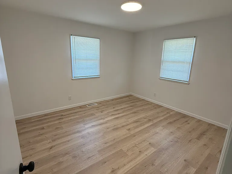 3390 Kenlawn St — Photo 10
