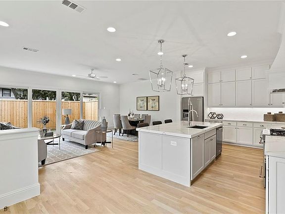 4th image of 4920 Kelton Dr