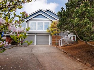 226 SW Walnut Ave, Dundee, OR 97115