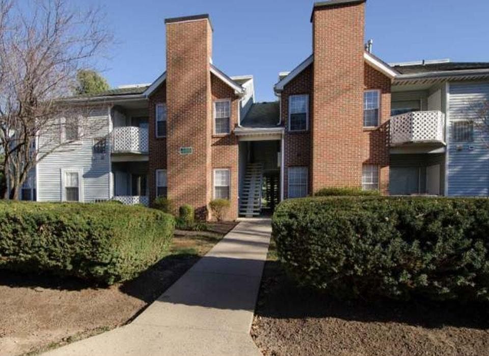 1st image of 406 Diamond Dr