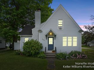 117 N Main St, Kent City, MI 49330