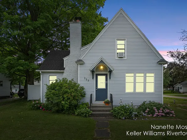 117 N Main St, Kent City, MI 49330