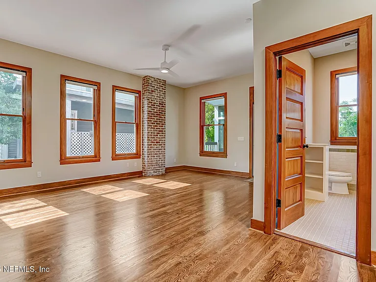 122 E Duval St — Photo 15