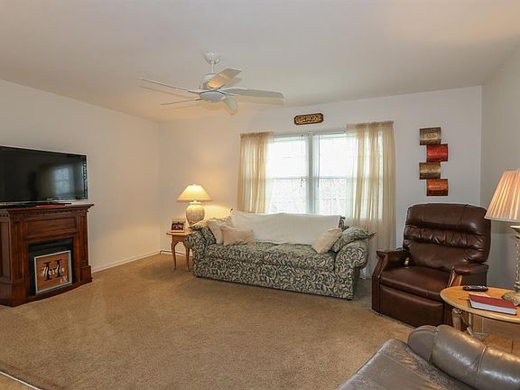 3rd image of 438 Pinehill Ct