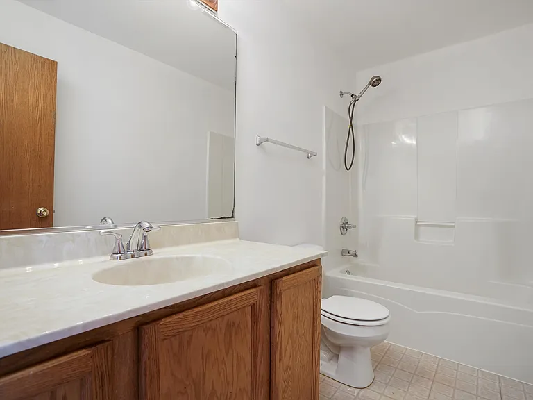 2304 Hudson Cir — Photo 15