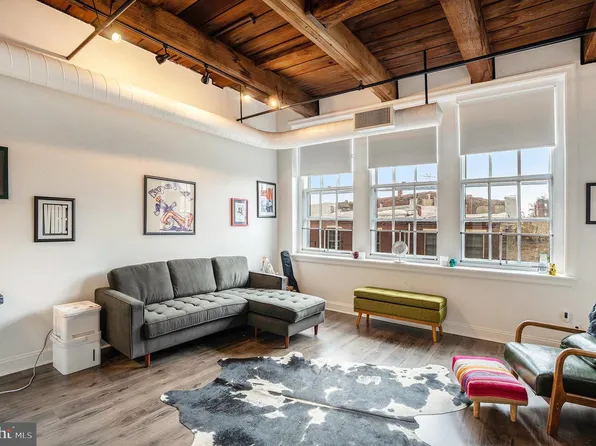 301 Race St APT 411, Philadelphia, PA 19106