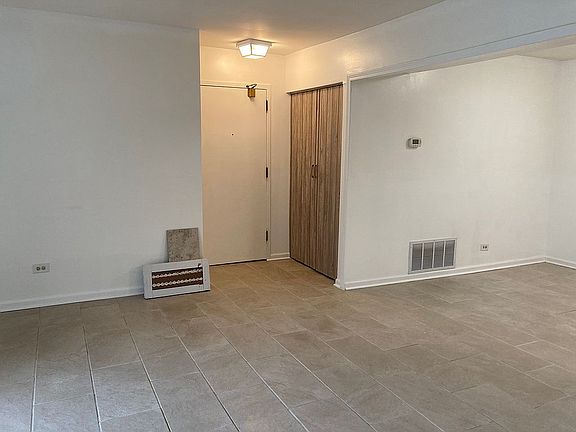 4th image of 629 Derry Ct APT 1D