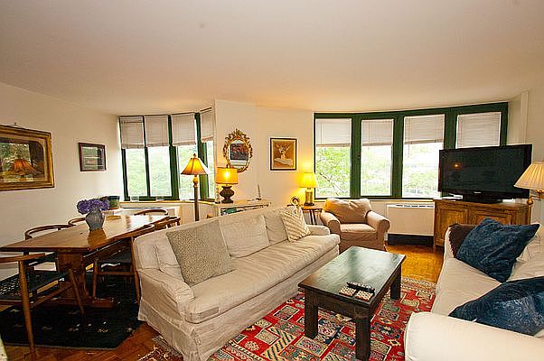 1st image of 275 Greenwich St APT 3B