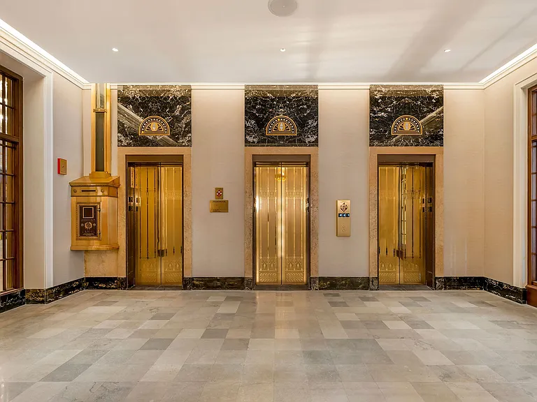 The Belden Stratford — Photo 25