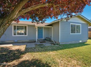241 Blossom Dr, Moxee, WA 98936