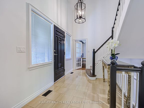 3rd image of 19 Ridgegate Cres