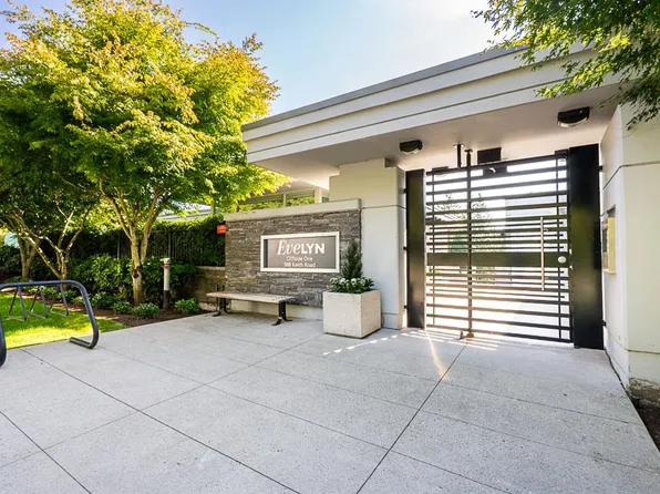 988 Keith Rd #101, West Vancouver, BC V7T 1M3