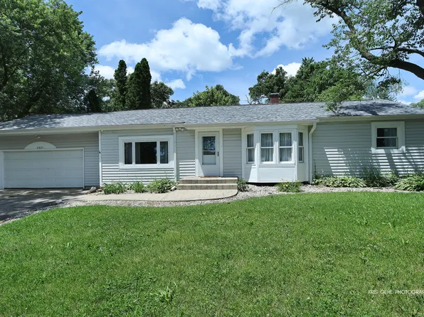 2801 Benjamin Dr, Wonder Lake, IL 60097