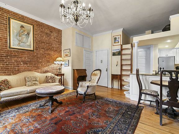 2nd image of 118 W 81st St APT 2R