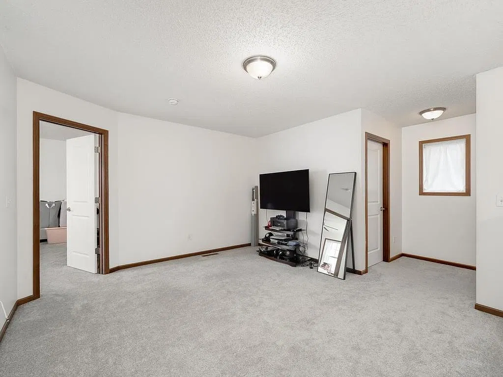 3 bed, 2.5 bath, 1773 sqft, $2,400 — Photo 4