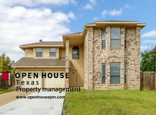 831 Foxridge Dr, Arlington, TX 76017