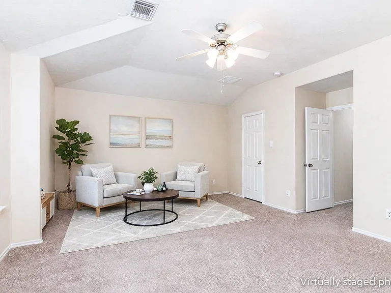 207 N Burberry Park Cir — Photo 3
