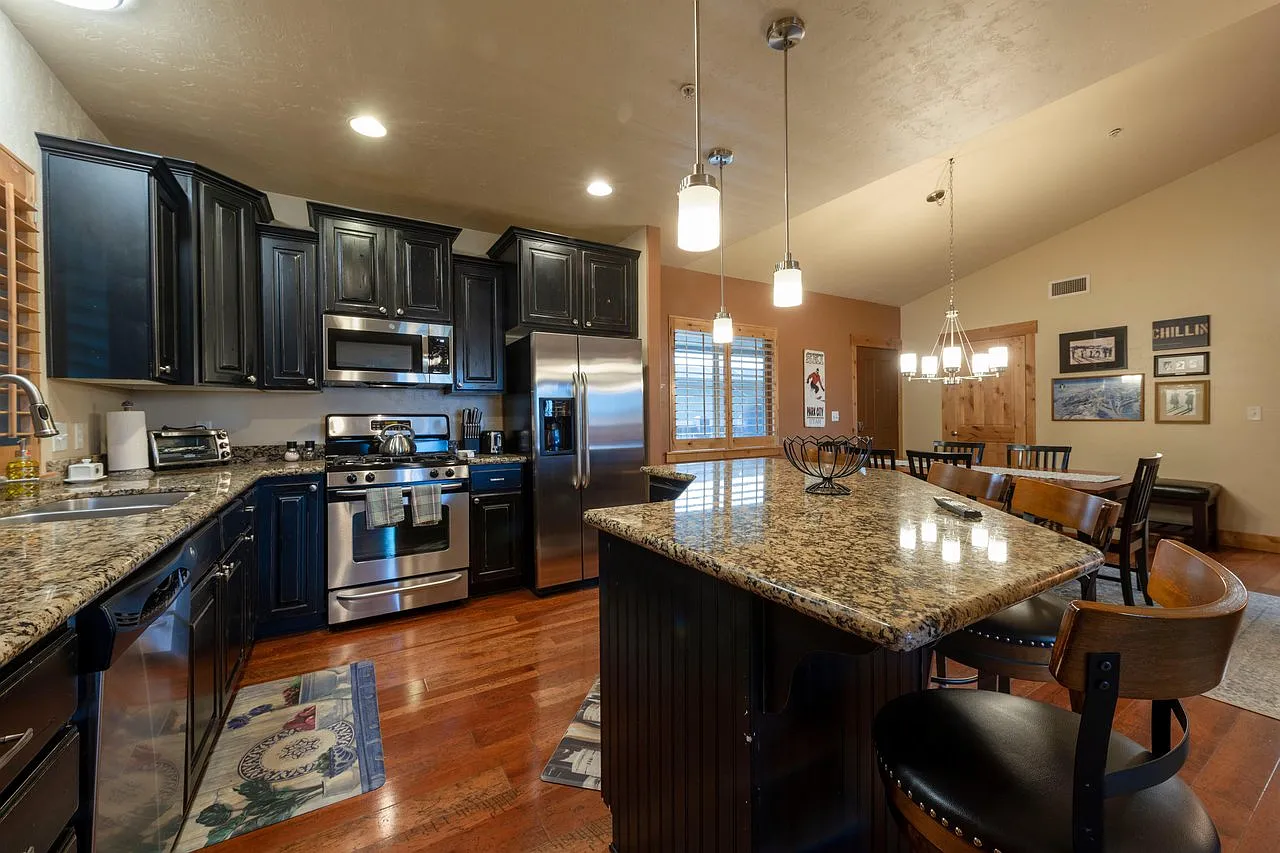 3 bed, 1364 sqft, $3,500 — Photo 3